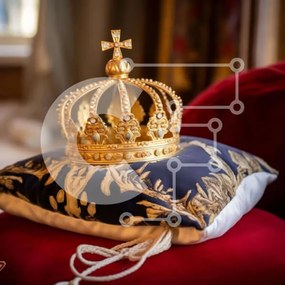 Intra Συλλεκτικό Ξύλινο Παζλ Plywood 4mm - Χρυσό στέμμα σε διακοσμημένο μαξιλάρι Σε Ξύλινο Κουτί - Διαστάσεις: 10x10 cm – 25 κομμάτια