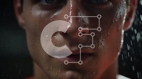 Intra Συλλεκτικό Ξύλινο Παζλ Plywood 4mm - Κοντινό πλάνο ενός νεαρού άνδρα με υγρό δέρμα Σε Ξύλινο Κουτί - Διαστάσεις Puzzle: 10x10 cm – 25 κομμάτια