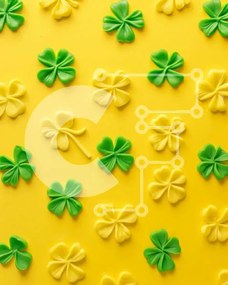 Intra Συλλεκτικό Ξύλινο Παζλ Plywood 4mm - Ζωντανά μπισκότα τριφύλλι για εορταστικές γιορτές Σε Ξύλινο Κουτί - Διαστάσεις: 10x10 cm – 25 κομμάτια