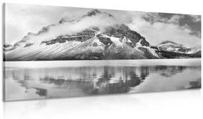 Εικόνα λίμνης κοντά σε όμορφο βουνό σε ασπρόμαυρο σχέδιο