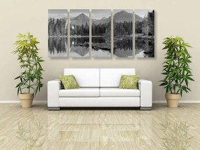 Εικόνα 5 μερών ενός πανέμορφου πανοράματος βουνών δίπλα στη λίμνη σε ασπρόμαυρο - 100x50