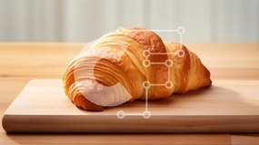 Intra Συλλεκτικό Ξύλινο Παζλ Plywood  4mm - Φρεσκοψημένο κρουασάν σε ξύλινη σανίδα κοπής Σε Ξύλινο Κουτί - Διαστάσεις: 10x10 cm – 25 κομμάτια