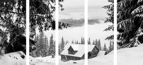 Ξύλινο σπίτι 5 τμημάτων με εικόνα δίπλα στα χιονισμένα πεύκα σε ασπρόμαυρο - 200x100