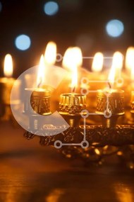 Intra Συλλεκτικό Ξύλινο Παζλ Plywood 4mm - Κοντινό πλάνο Hanukkah Menorah με εννέα αναμμένα κεριά Σε Ξύλινο Κουτί - Διαστάσεις Puzzle: 10x10 cm – 25 κομμάτια